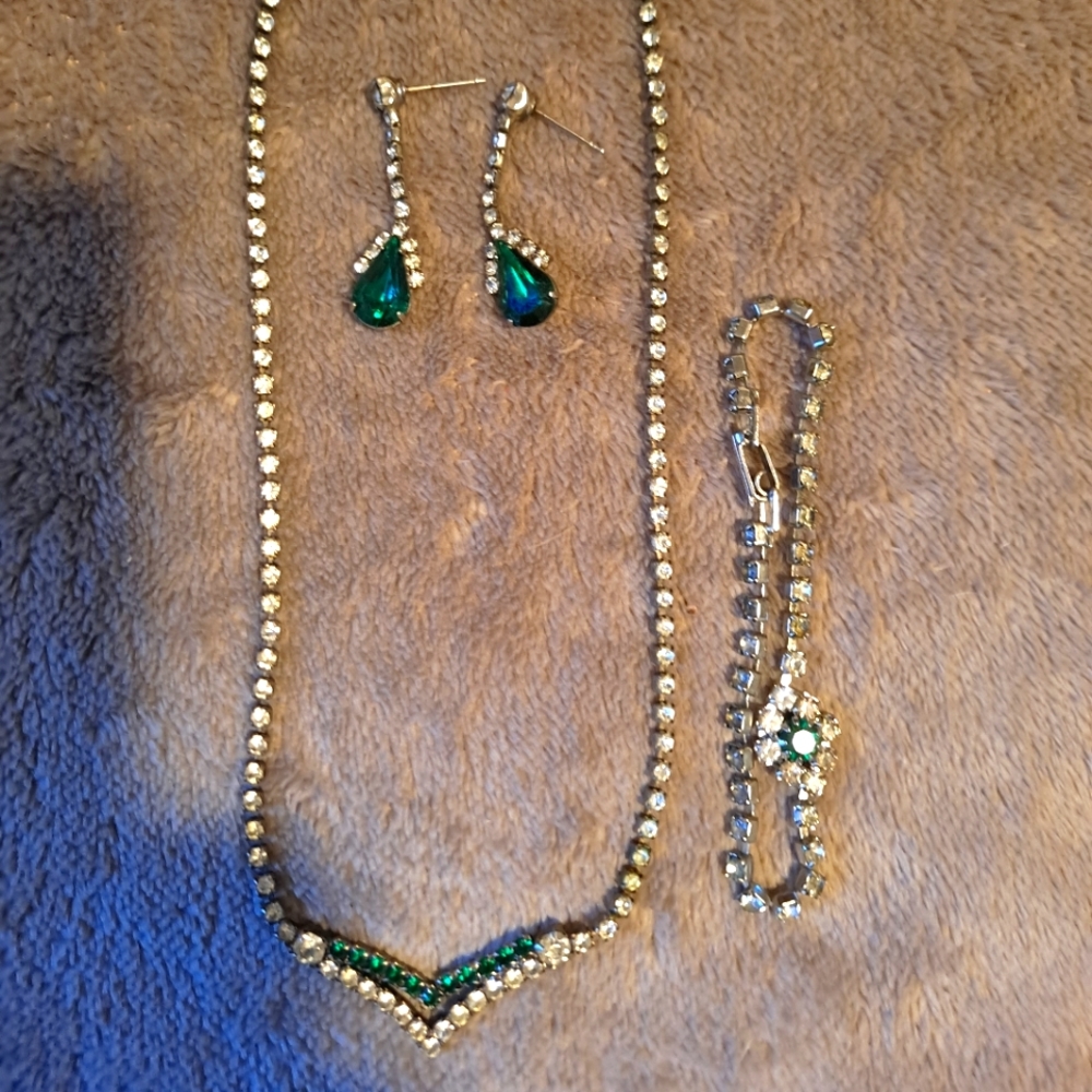 3 piece costume emersl jewelry set